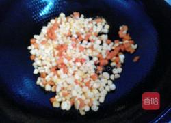 红萝卜炒玉米的做法图解6