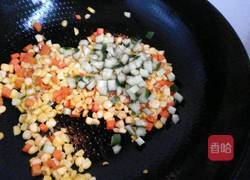 红萝卜炒玉米的做法图解7