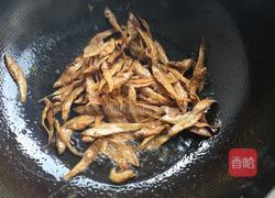 咸鱼炒毛豆的做法图解4
