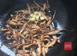 咸鱼炒毛豆的做法图解5
