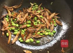咸鱼炒毛豆的做法图解6