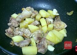 薯仔焖鸡的做法图解7