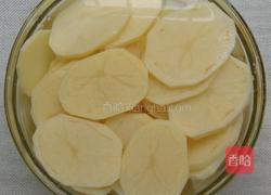 土豆片烧肉的做法图解1