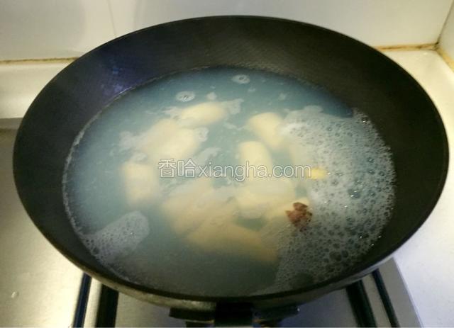 加入山药煮10分钟