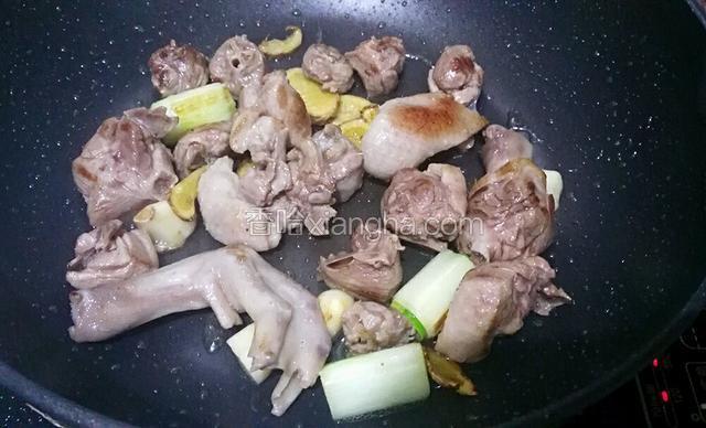大火爆炒稍黄出油