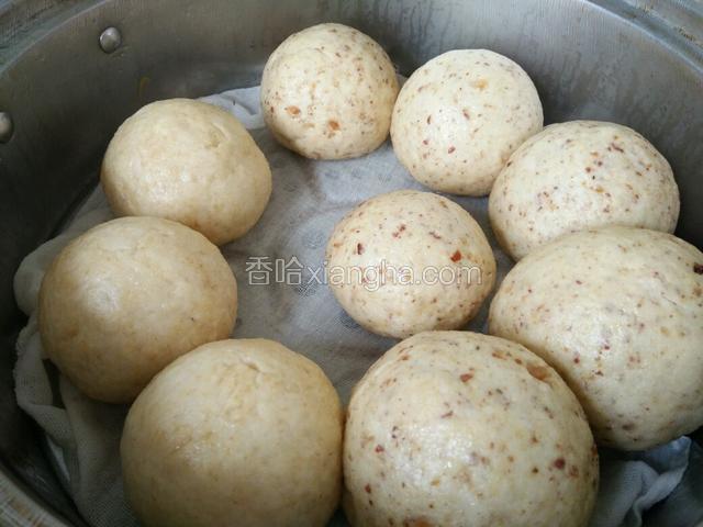 三十分钟后关火，再焖两分钟，开盖