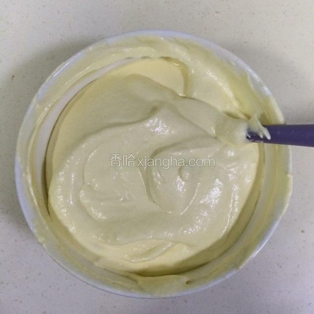 每一次翻拌均匀后再加入下一次的蛋白糊的量。