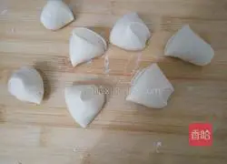 Illustration of how to make corn buns 9