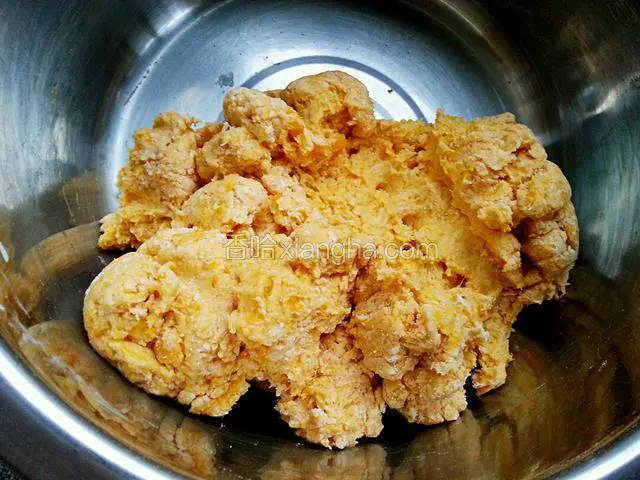 用筷子搅拌，至没有干粉