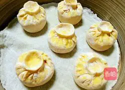 Illustration of how to make square melon buns 17