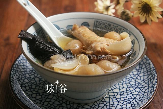 出锅前加入盐调味即可。