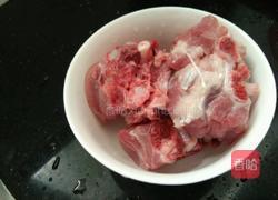 排骨黄豆汤的做法图解1