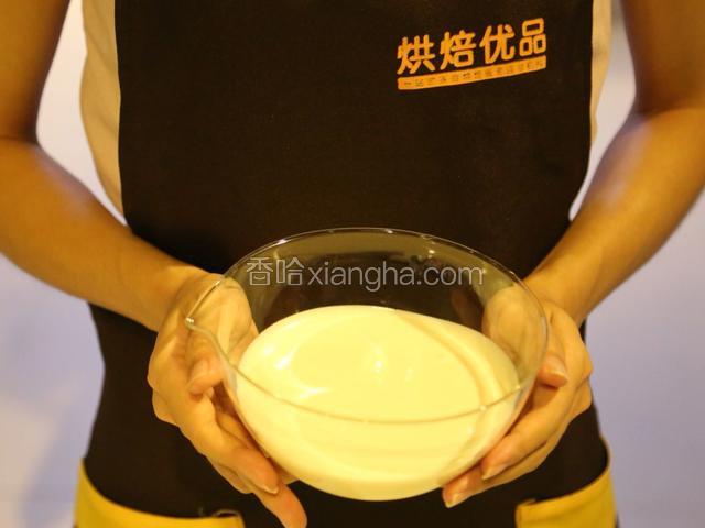 麻薯所有材料混合，放入微波炉高火5分钟。然后拿出来加入黄油搅拌均匀以后，用保鲜膜包好