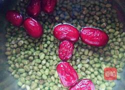 红枣绿豆板栗粥的做法图解1