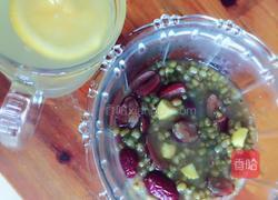 红枣绿豆板栗粥的做法图解2