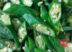 秋葵炒鸭蛋的做法图解1