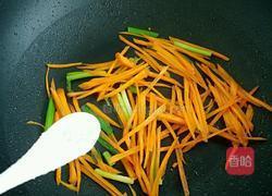 红萝卜炒火腿的做法图解5