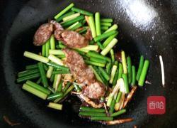 腊味火腿炒蒜薹的做法图解7