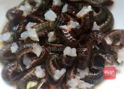 天宝秘制口味虾尾的做法图解1