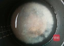 冰糖雪梨粥的做法图解2