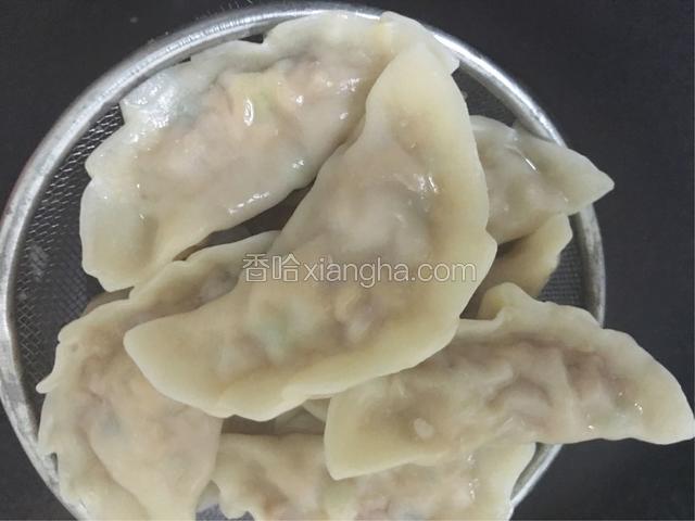 煮熟捞出沥干水分