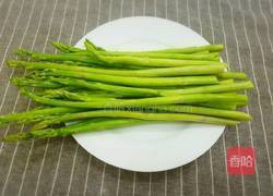 青炒芦笋的做法图解1