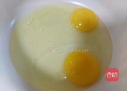 甜紫苏叶配油炸鱼的做法图解3