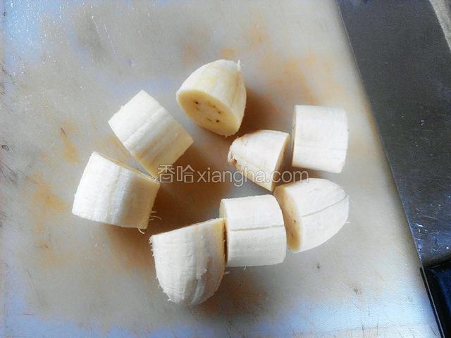 将洗净去皮切小段