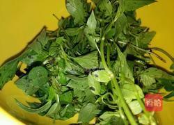 甜紫苏叶配油炸鱼的做法图解2