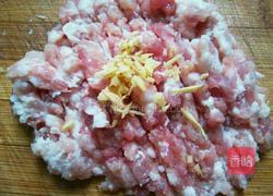 肉丸子面条的做法图解2