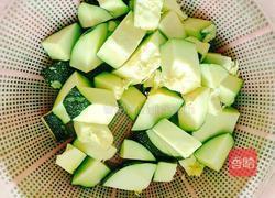 土豆豆角炖南瓜的做法图解1