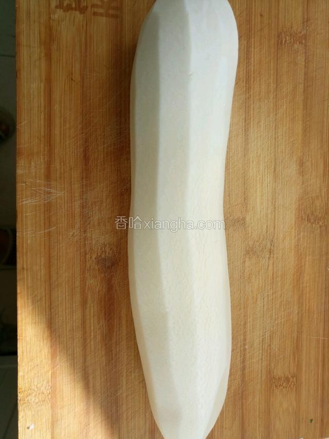 白萝卜去皮洗净