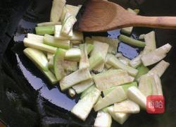 油条炒丝瓜的做法图解2
