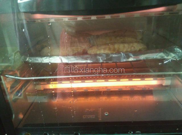 入烤箱，定时5分钟。