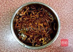 虫草花炒肉的做法图解1