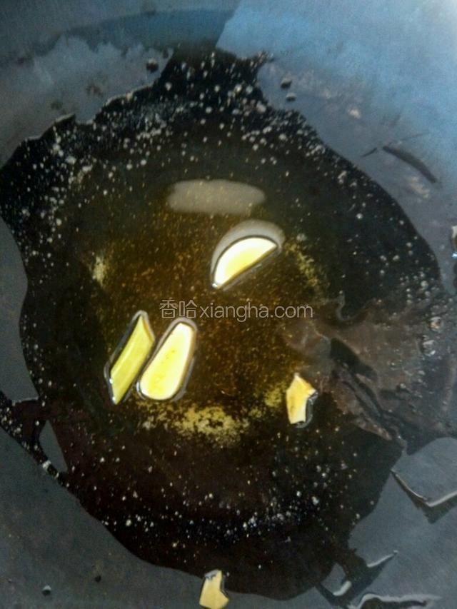 油锅爆香配料