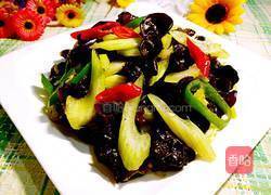木耳炒芹菜的做法图解10