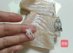 炸草鱼的做法图解2