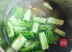 黄豆苦瓜猪骨汤的做法图解5