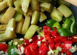 茄子辣椒西红柿的做法图解4