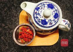 枸杞菊花金银花茶的做法图解2