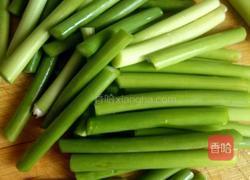 土豆条炒蒜苔的做法图解4