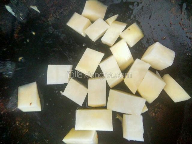 再煎土豆，煎金黄