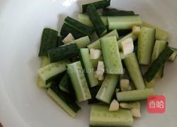酸辣甜黄瓜条的做法图解3