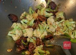 宝塔花菜炒香肠的做法图解5