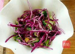 紫甘蓝蔬菜沙拉的做法图解4