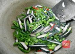 臭豆腐烧毛豆的做法图解9