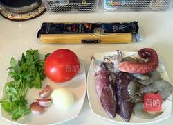 海鲜意面的做法图解1