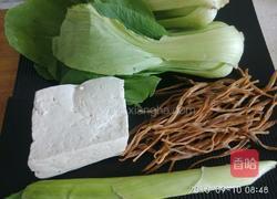黄花菜炒豆腐的做法图解1