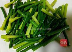 蒜苔鱿鱼的做法图解2